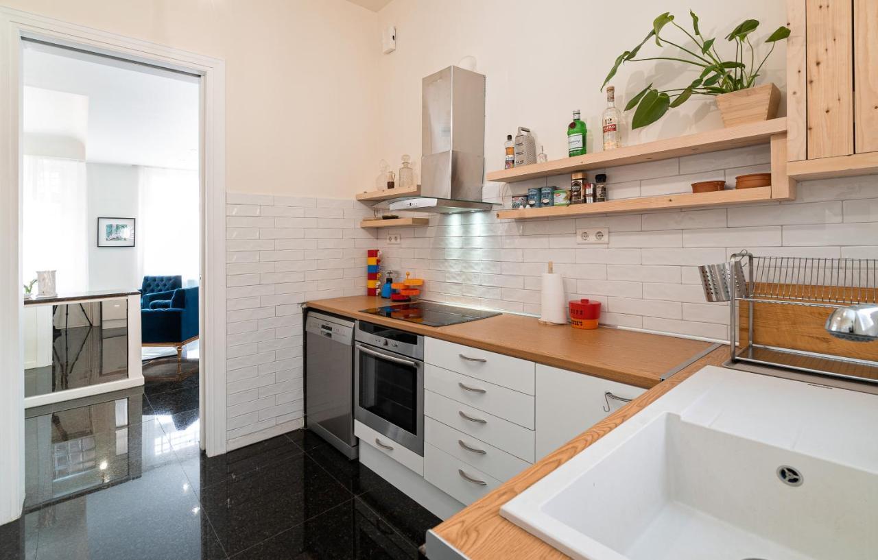Spacious & Artistic Retro 2Bd Apt With Sauna Афіни Екстер'єр фото